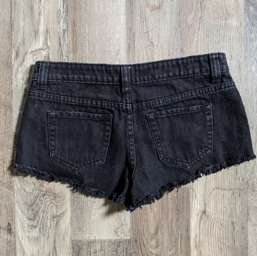 Sexy Raw Hem Shorts Size 26 - Picture 6 of 7
